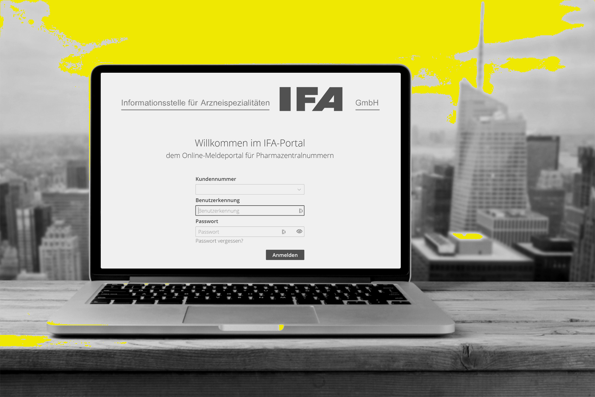 Laptop mit dem Online-Portal der IFA GmbH